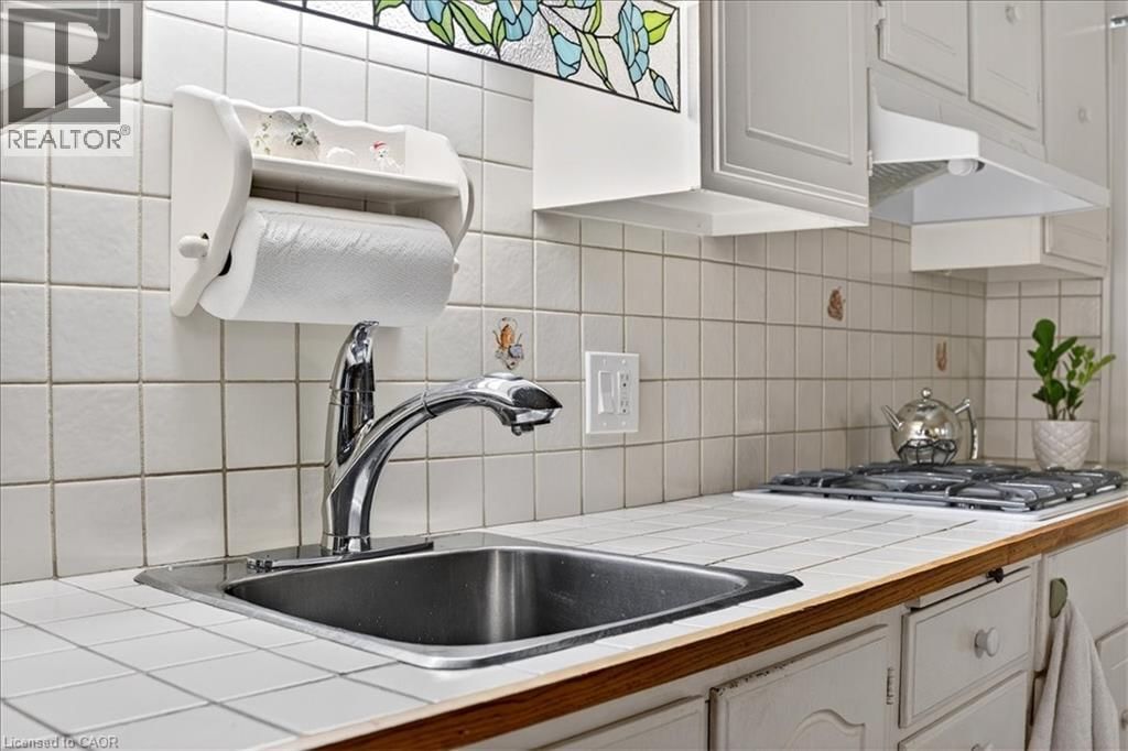 139 QUEEN STREET SOUTH Image 13