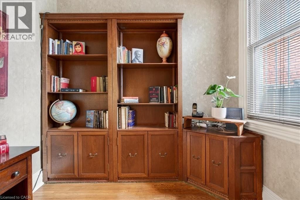 139 QUEEN STREET SOUTH Image 21