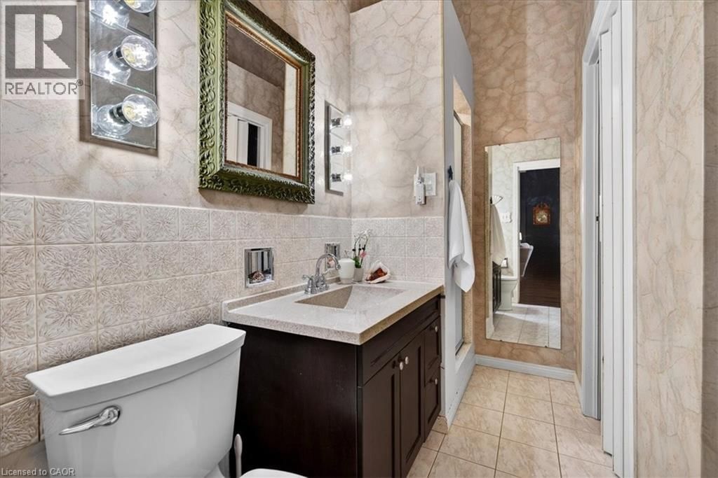 139 QUEEN STREET SOUTH Image 23