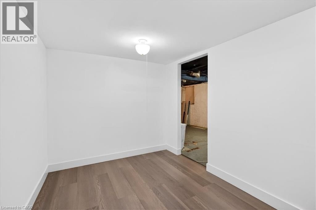 139 QUEEN STREET SOUTH Image 29