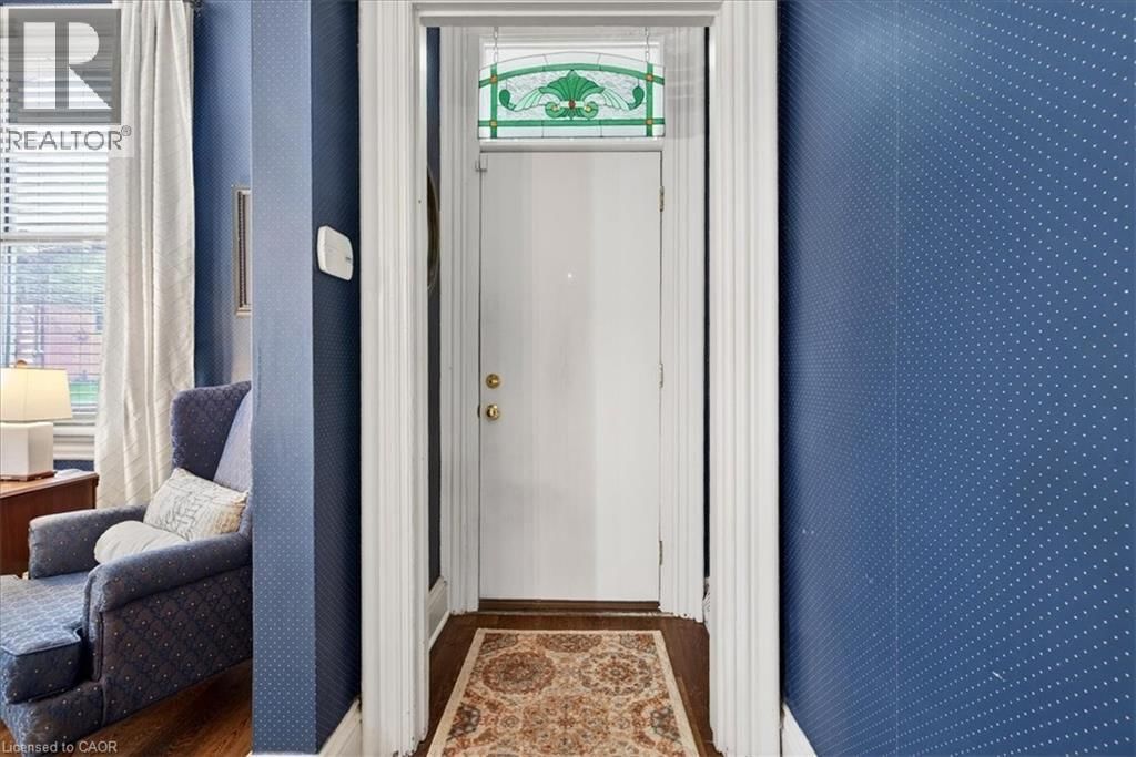 139 QUEEN STREET SOUTH Image 3