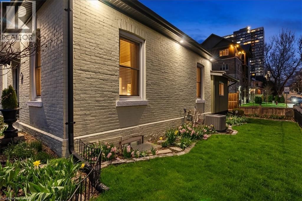 139 QUEEN STREET SOUTH Image 30