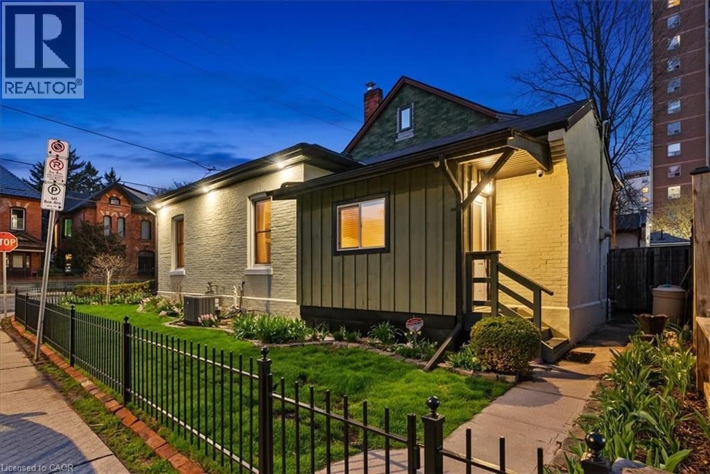 139 QUEEN STREET SOUTH Image 31