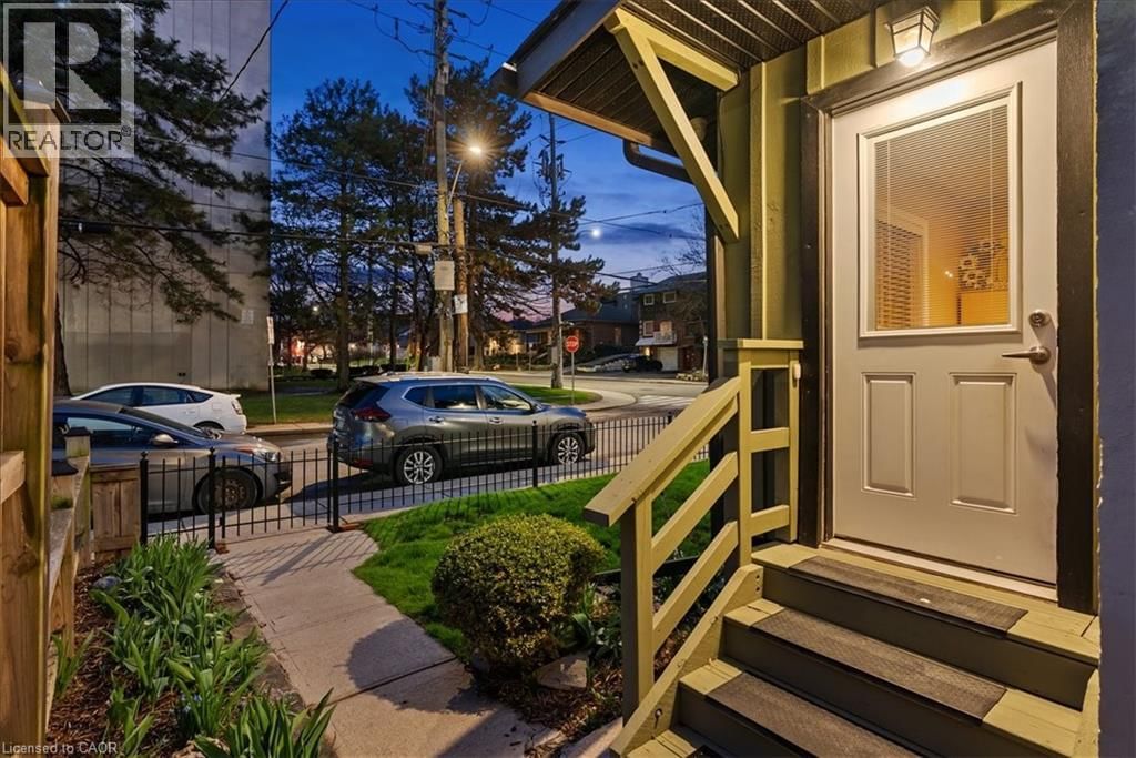 139 QUEEN STREET SOUTH Image 32