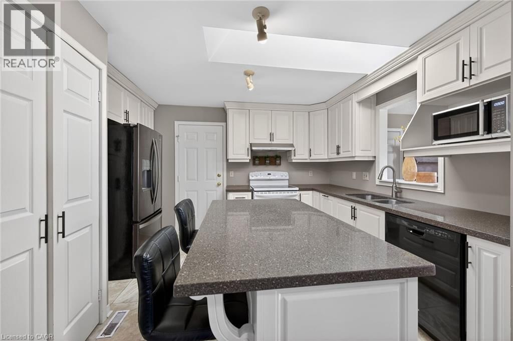 232 SILVERBIRCH BOULEVARD Image 10