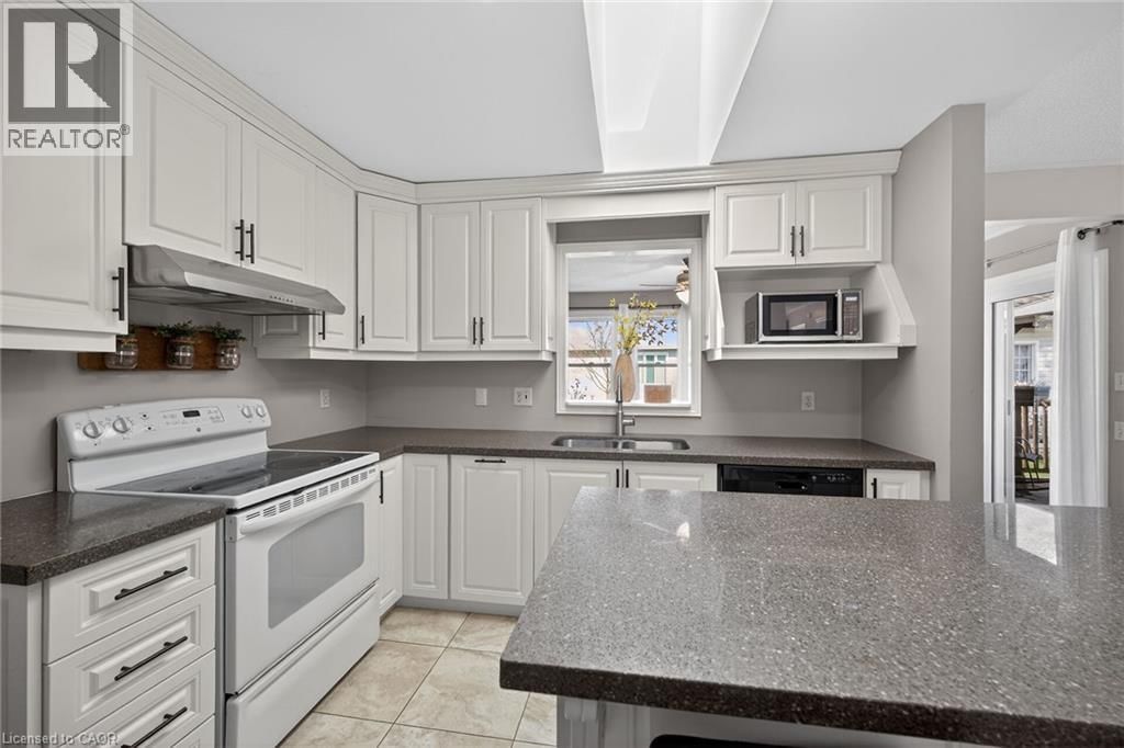 232 SILVERBIRCH BOULEVARD Image 13