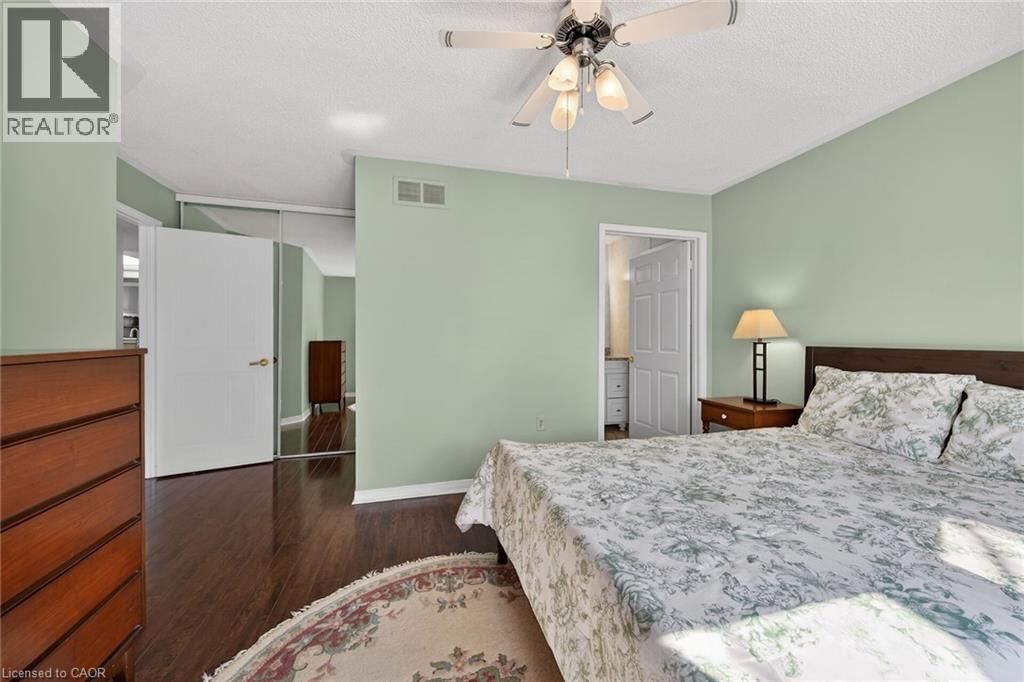 232 SILVERBIRCH BOULEVARD Image 21