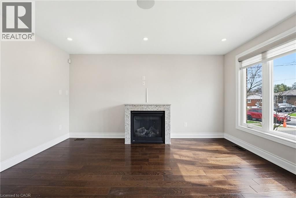 157 HOOVER CRESCENT Image 10