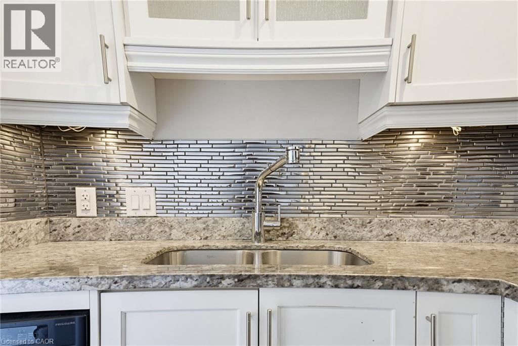 157 HOOVER CRESCENT Image 16