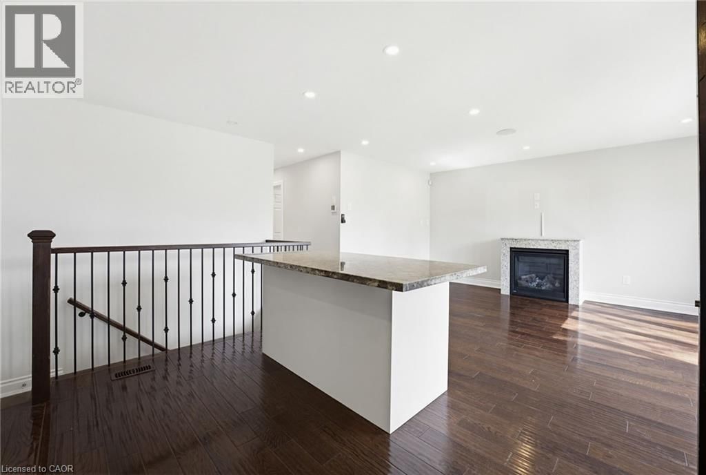 157 HOOVER CRESCENT Image 17