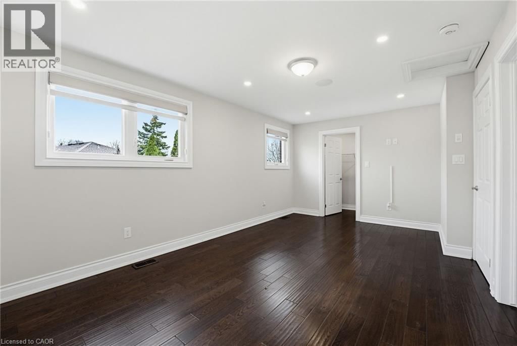 157 HOOVER CRESCENT Image 18