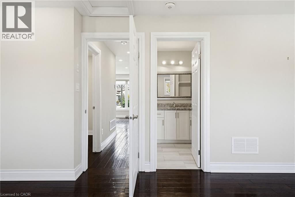 157 HOOVER CRESCENT Image 19