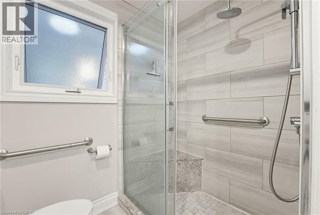 157 HOOVER CRESCENT Image 21