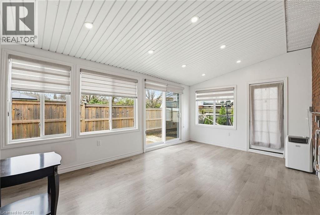 157 HOOVER CRESCENT Image 24