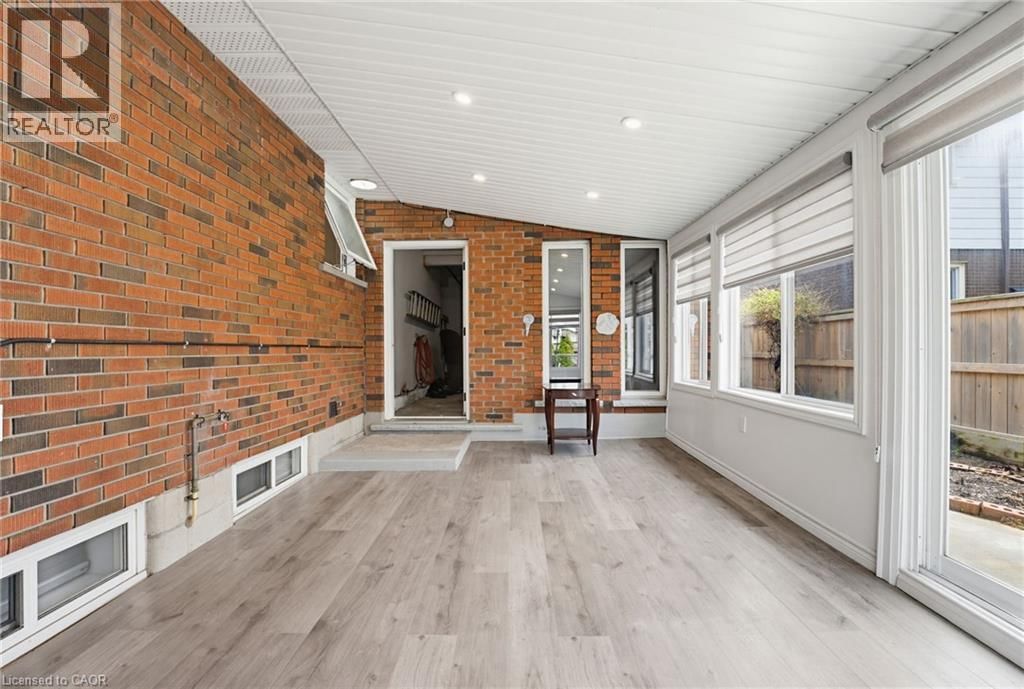 157 HOOVER CRESCENT Image 25