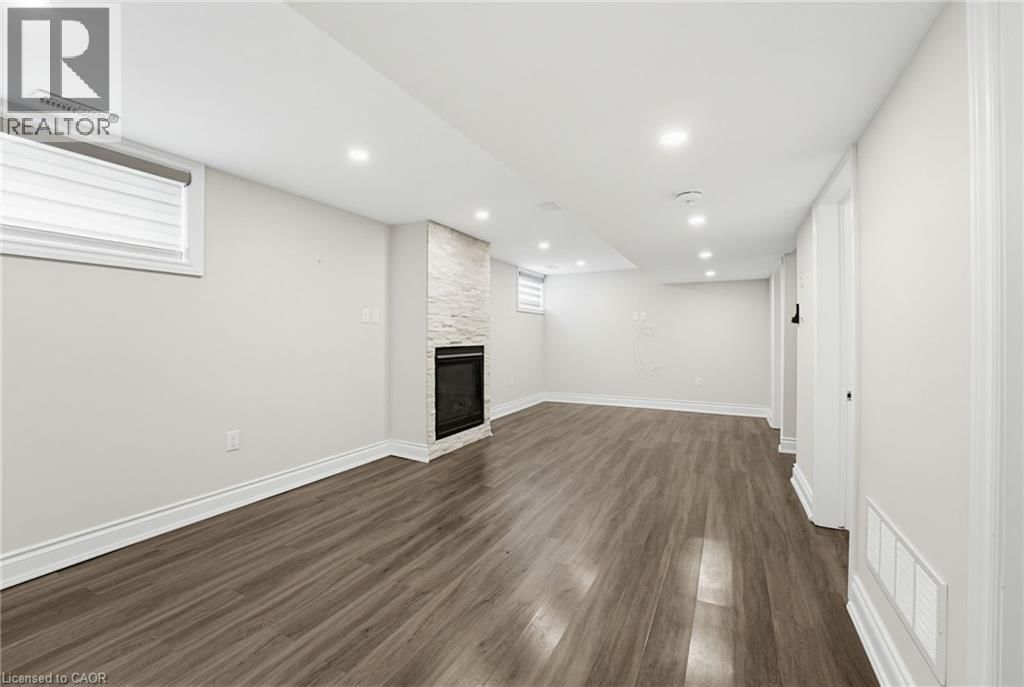 157 HOOVER CRESCENT Image 27