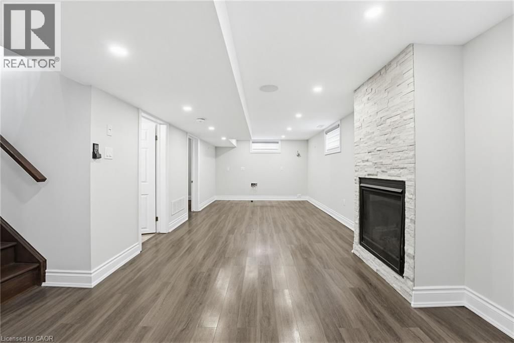 157 HOOVER CRESCENT Image 28