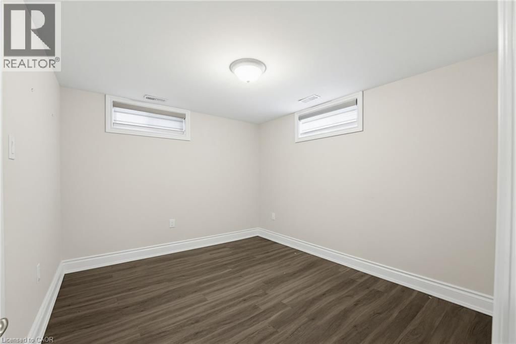 157 HOOVER CRESCENT Image 29