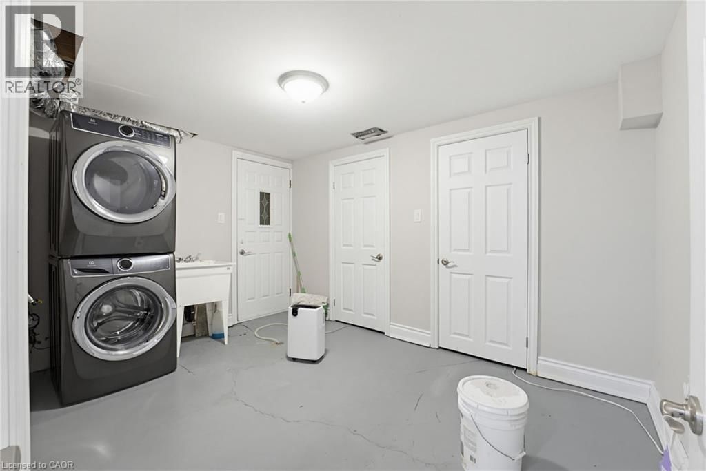 157 HOOVER CRESCENT Image 32