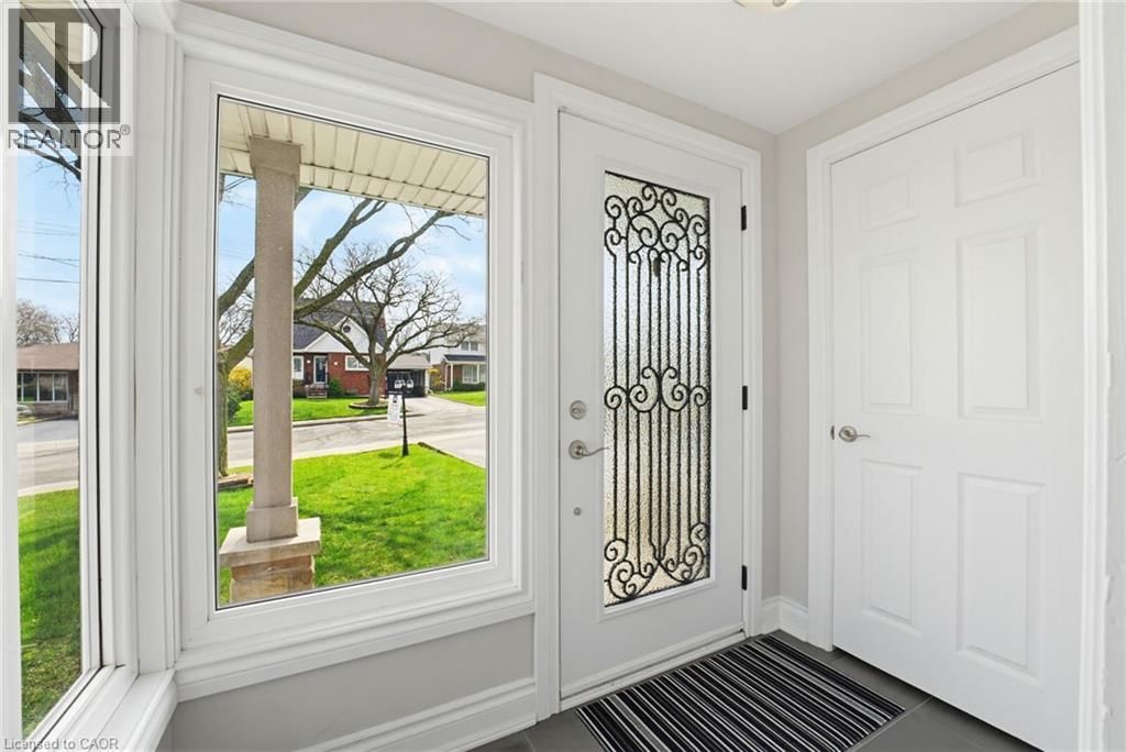 157 HOOVER CRESCENT Image 9