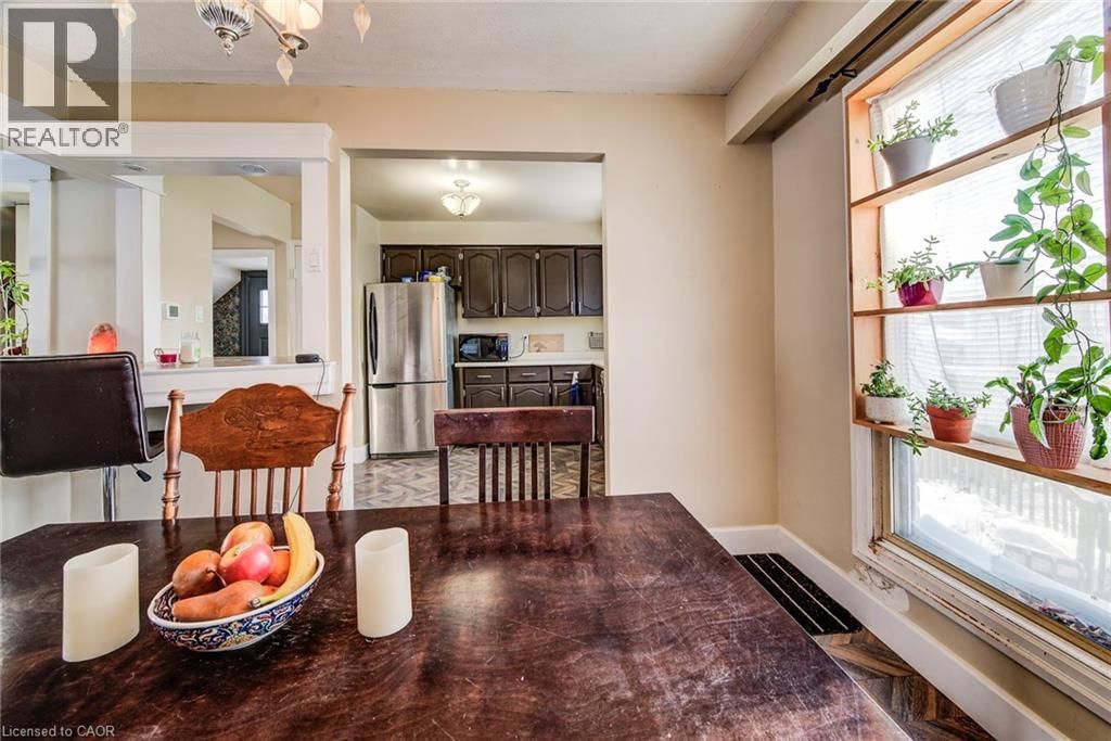 71 SHADELAND CRESCENT Image 12