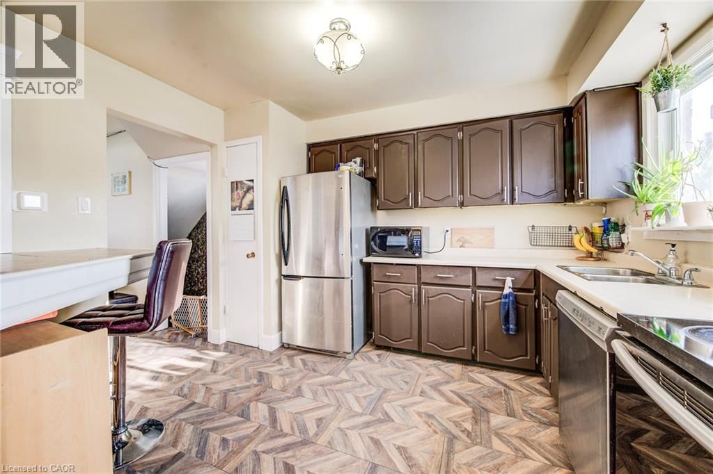 71 SHADELAND CRESCENT Image 13