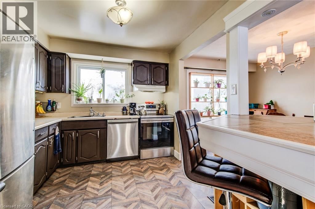 71 SHADELAND CRESCENT Image 14