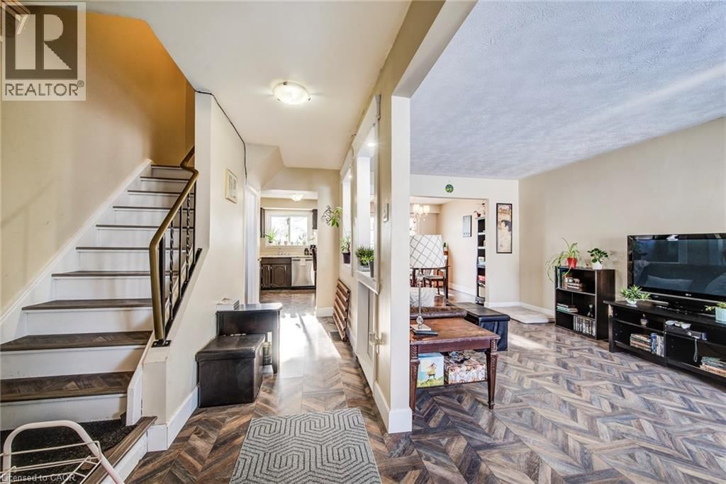 71 SHADELAND CRESCENT Image 4