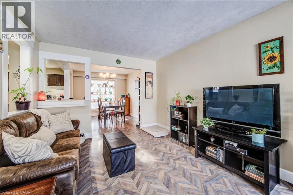 71 SHADELAND CRESCENT Image 6