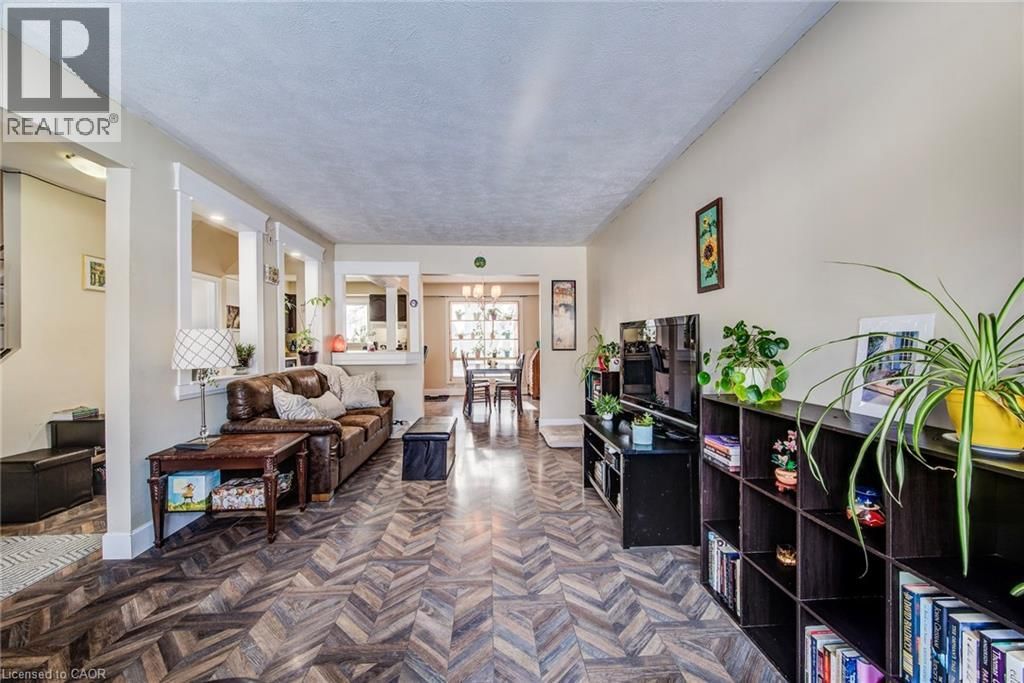 71 SHADELAND CRESCENT Image 7