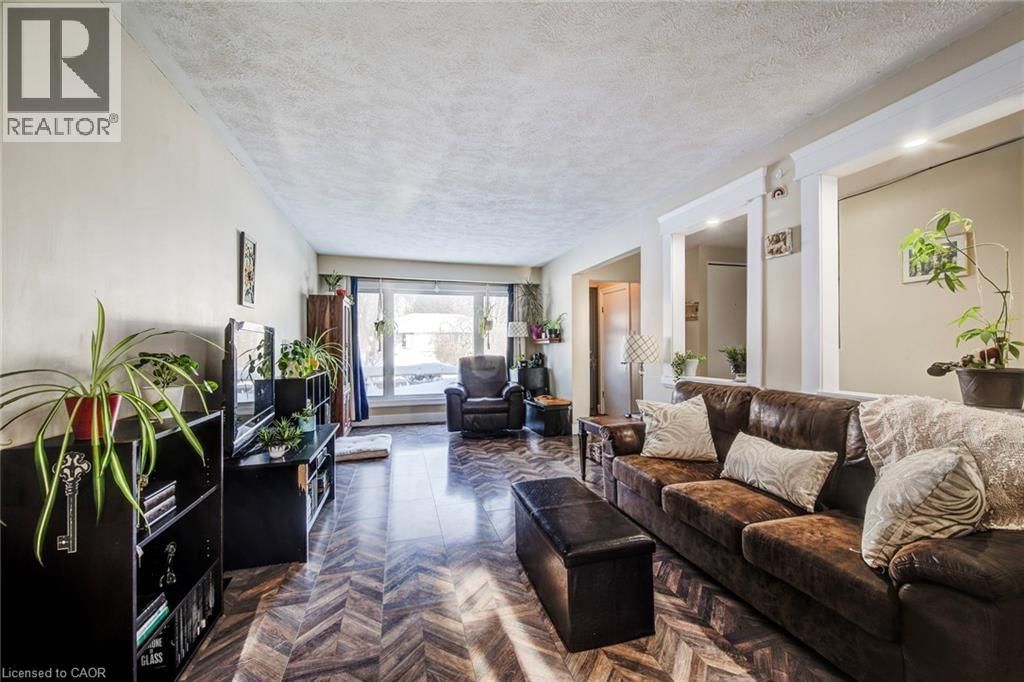 71 SHADELAND CRESCENT Image 8