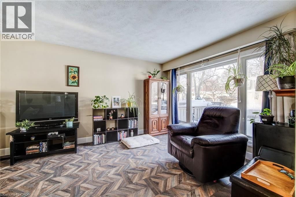 71 SHADELAND CRESCENT Image 9