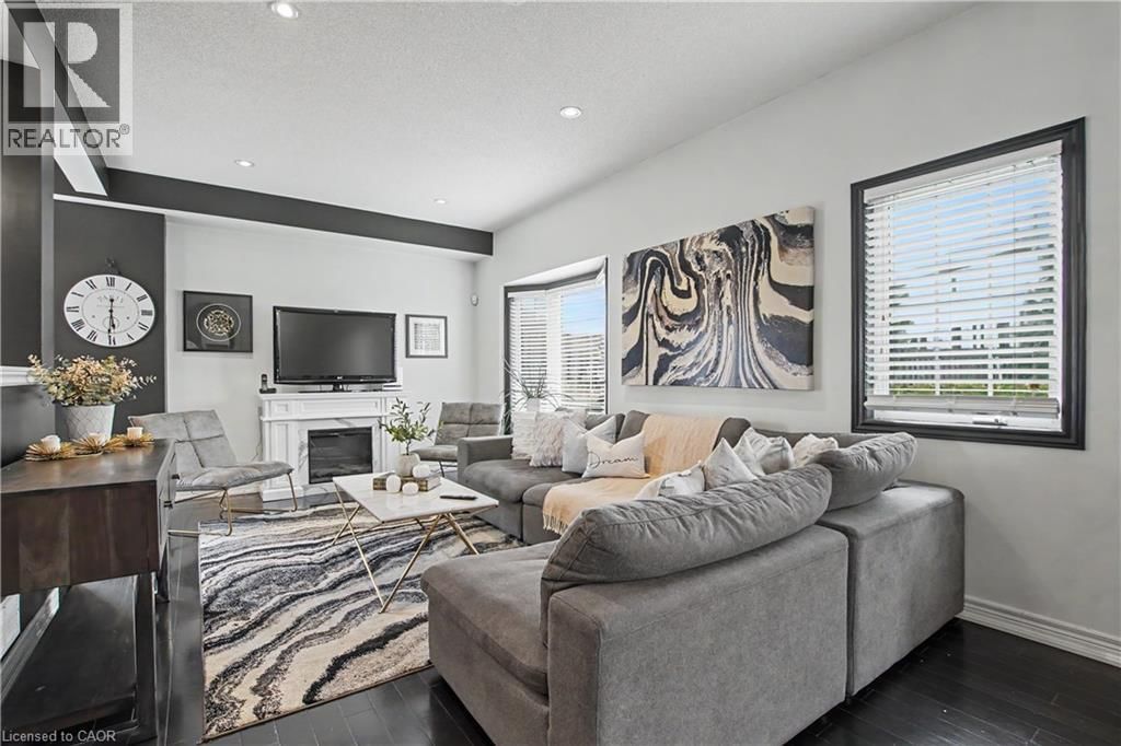 31 - 60 CLOVERLEAF DRIVE Image 8