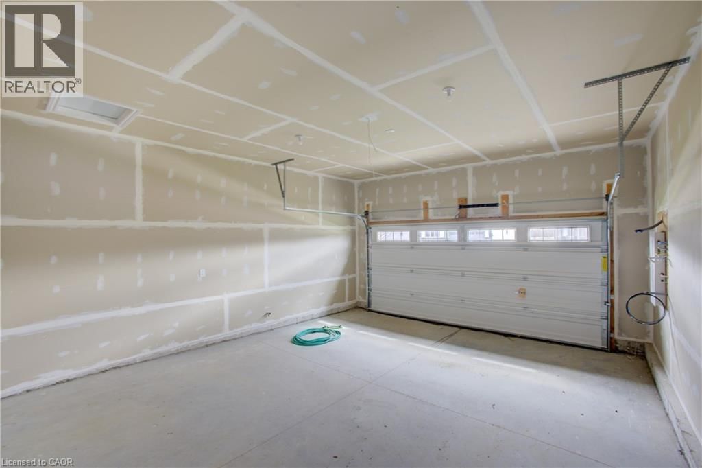 160 ELLEN STREET Image 25