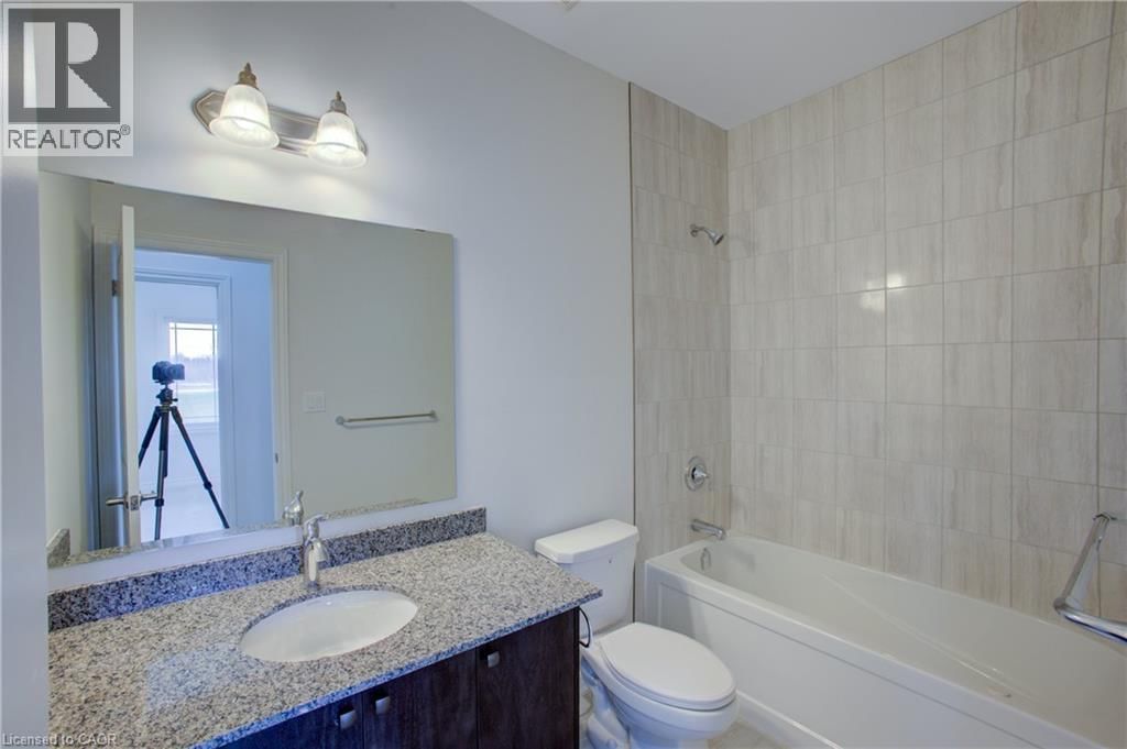 160 ELLEN STREET Image 8