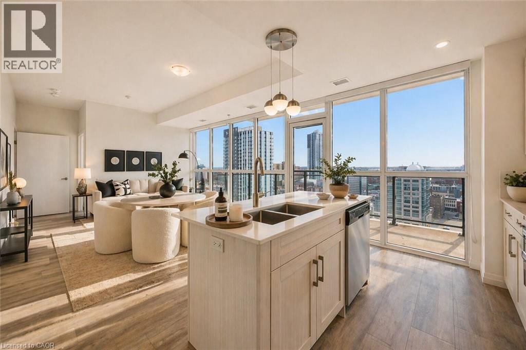 1902 - 60 CHARLES STREET WEST Image 10