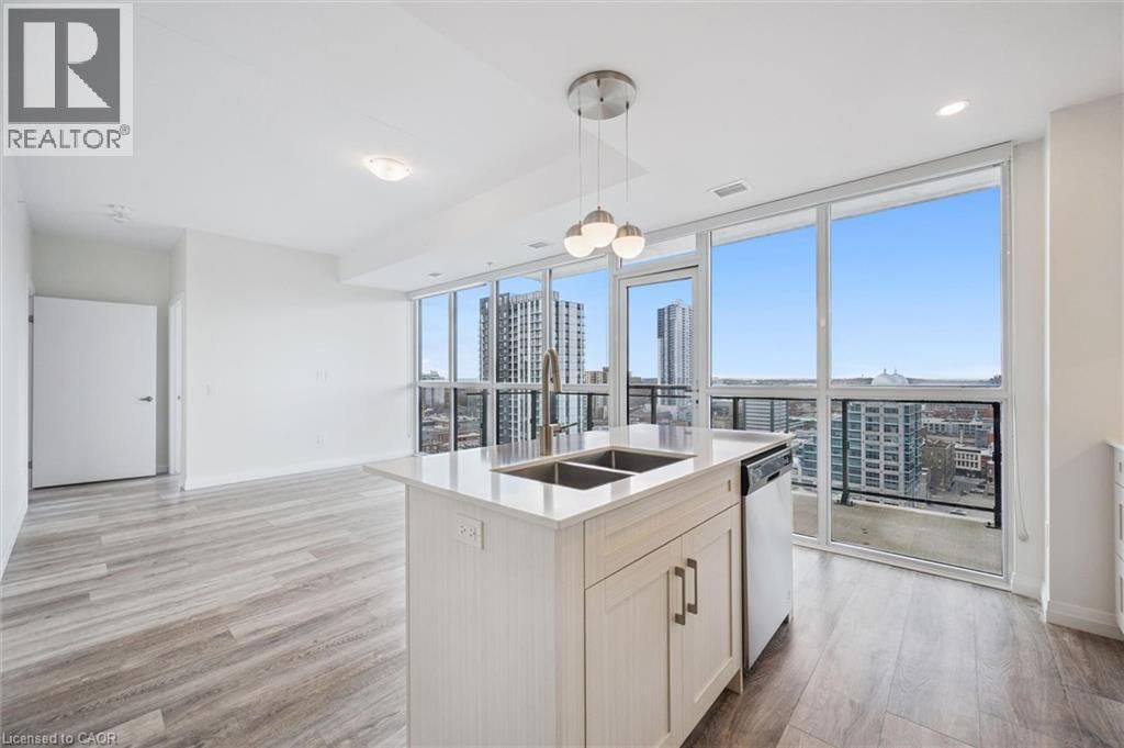 1902 - 60 CHARLES STREET WEST Image 11