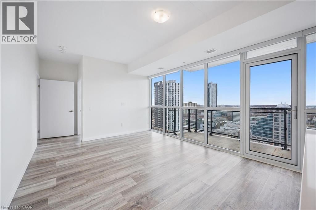 1902 - 60 CHARLES STREET WEST Image 17