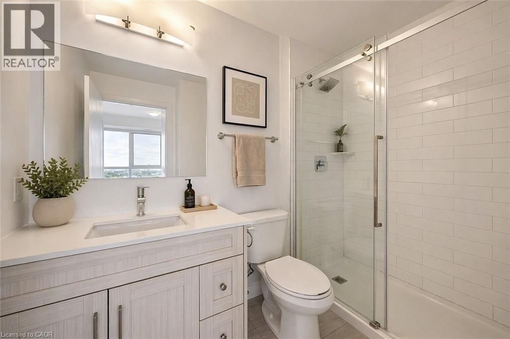 1902 - 60 CHARLES STREET WEST Image 21