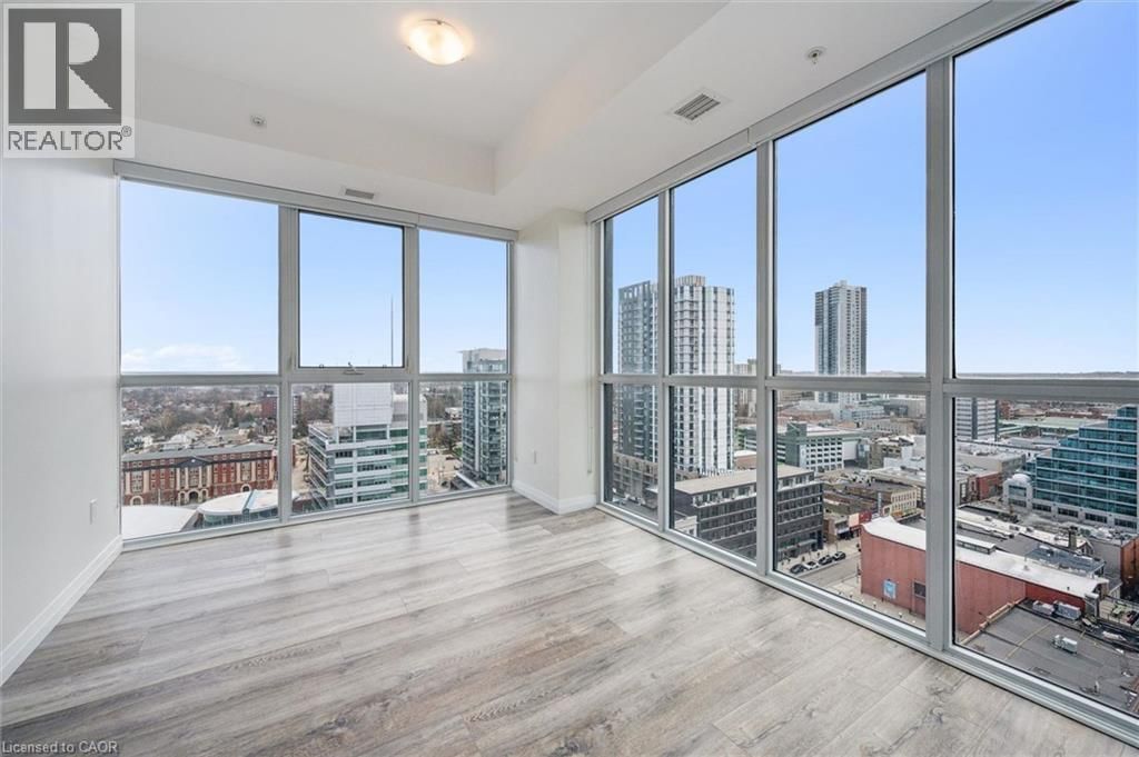 1902 - 60 CHARLES STREET WEST Image 25