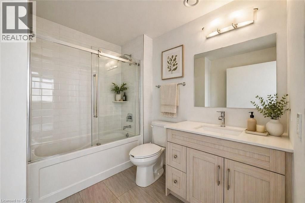 1902 - 60 CHARLES STREET WEST Image 26