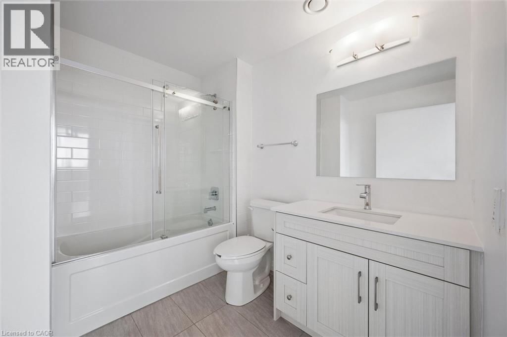 1902 - 60 CHARLES STREET WEST Image 27