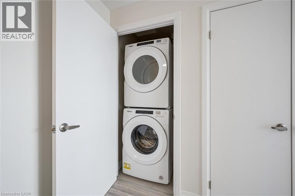 1902 - 60 CHARLES STREET WEST Image 28