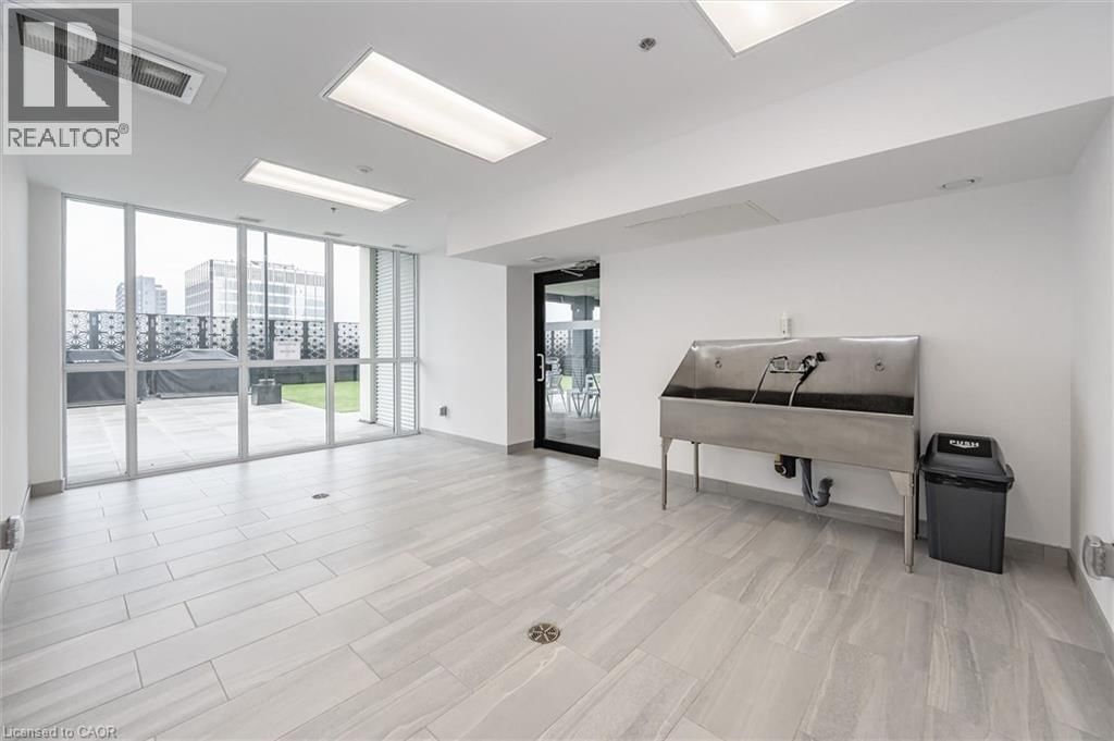 1902 - 60 CHARLES STREET WEST Image 31