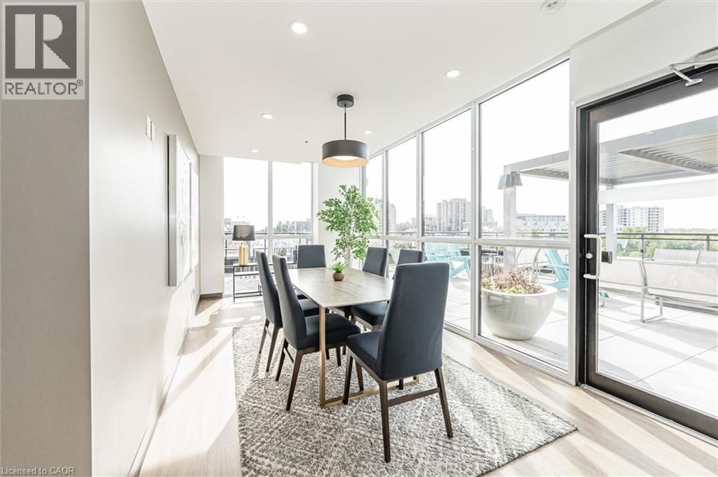 1902 - 60 CHARLES STREET WEST Image 37