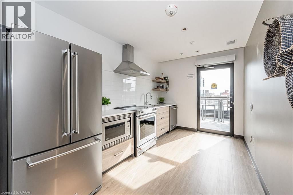 1902 - 60 CHARLES STREET WEST Image 38