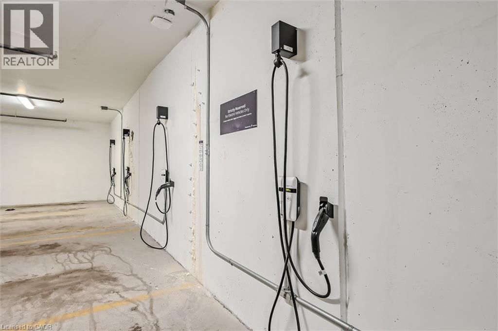 1902 - 60 CHARLES STREET WEST Image 40