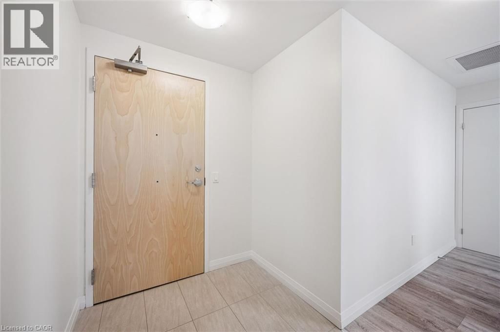 1902 - 60 CHARLES STREET WEST Image 8