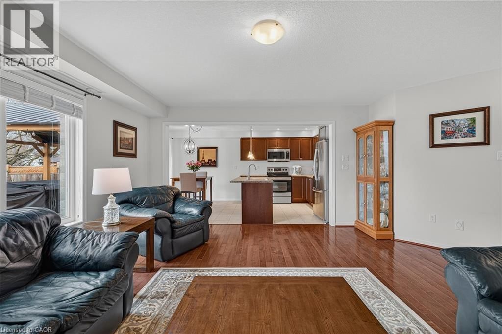 18 STARLIGHT AVENUE Image 10