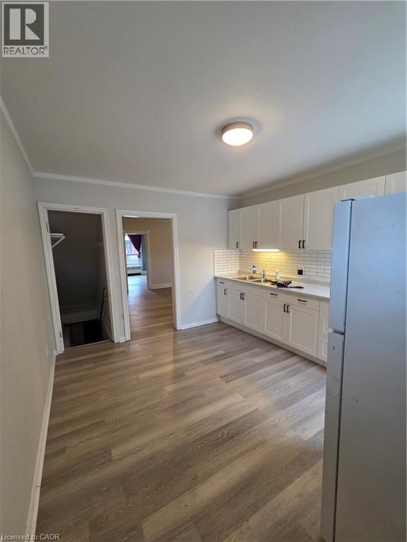 1 - 298 EMERALD STREET NORTH Image 4